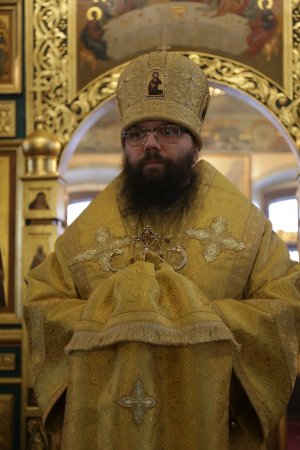 В Неделю святых отец архиепископ Егорьевский Матфей возглавил Божественную литургию в Троицком храме в Карачарове