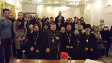 В храме Живоначальной Троицы в Карачарове прошла встреча с протоиереем Олегом Стеняевым