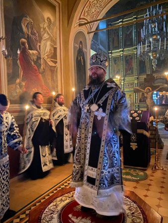 Архиепископ Егорьевский Матфей совершил Пассию в храме Живоначальной Троицы в Карачарове