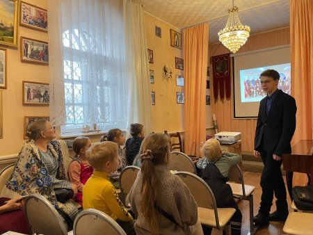 Директор Воскресной школы Семён Ипатов рассказал о своей поездке прихожанам храма Богоявления в селе Бисерево