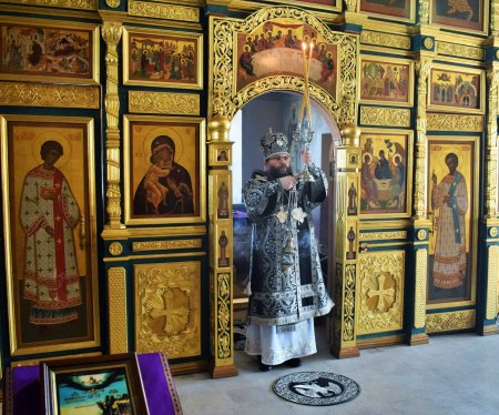 Архиепископ Егорьевский Матфей совершил литургию Преждеосвященных даров в храме Живоначальной Троицы в Карачарове